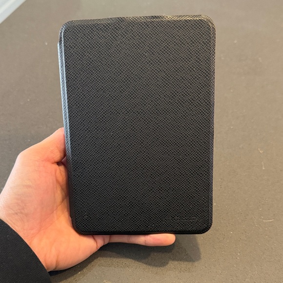 Amazon Kindle - 6” display - Black - with case! - Picture 4 of 6